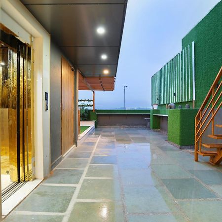 Hotel View - A Boutique Hotel New Delhi Extérieur photo