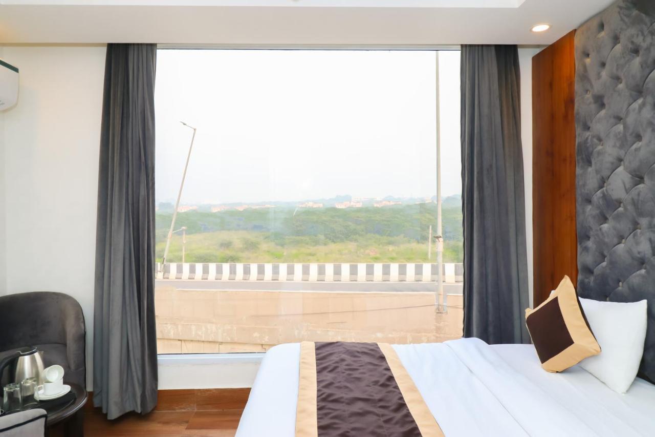 Hotel View - A Boutique Hotel New Delhi Extérieur photo