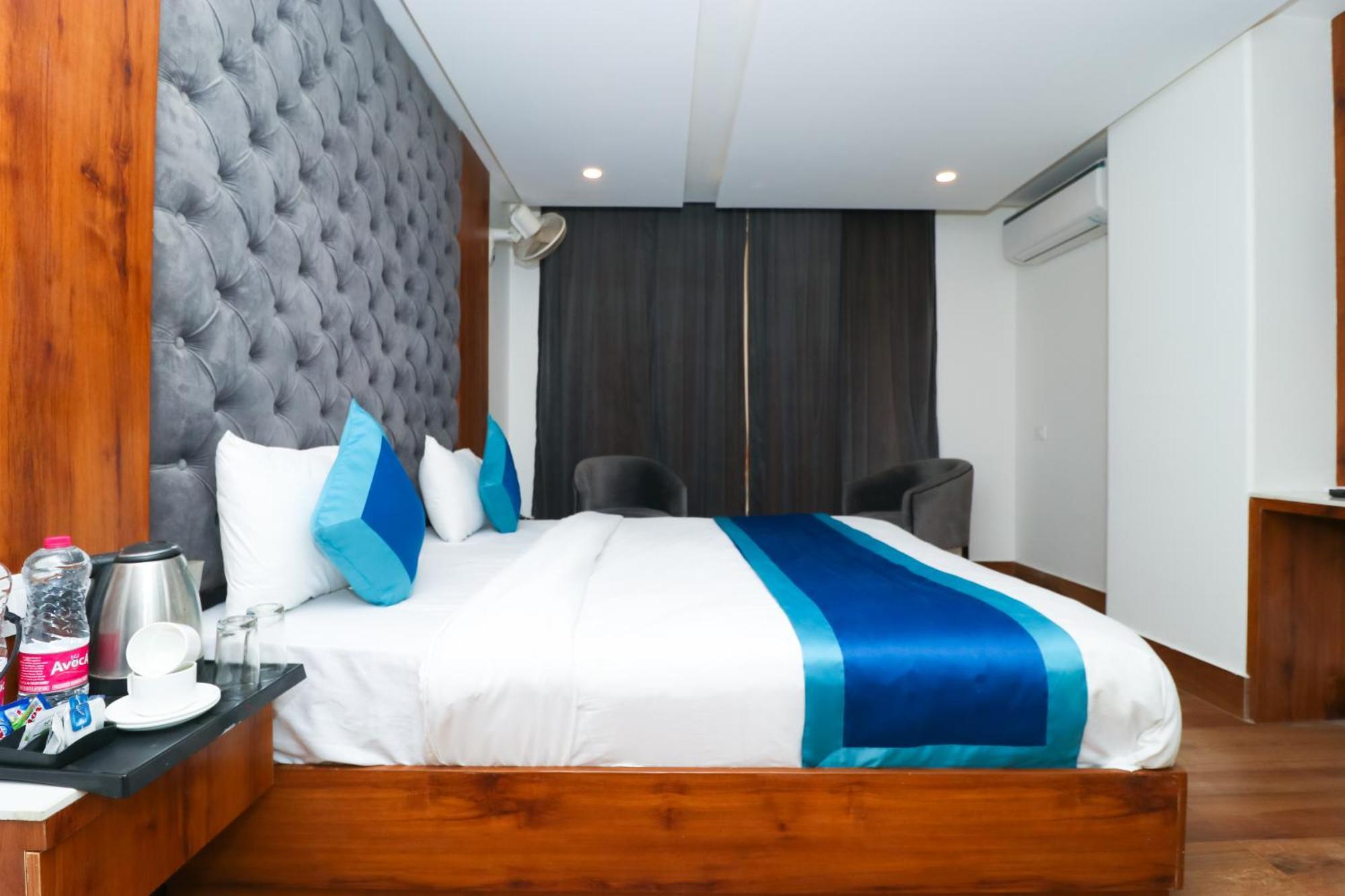 Hotel View - A Boutique Hotel New Delhi Extérieur photo