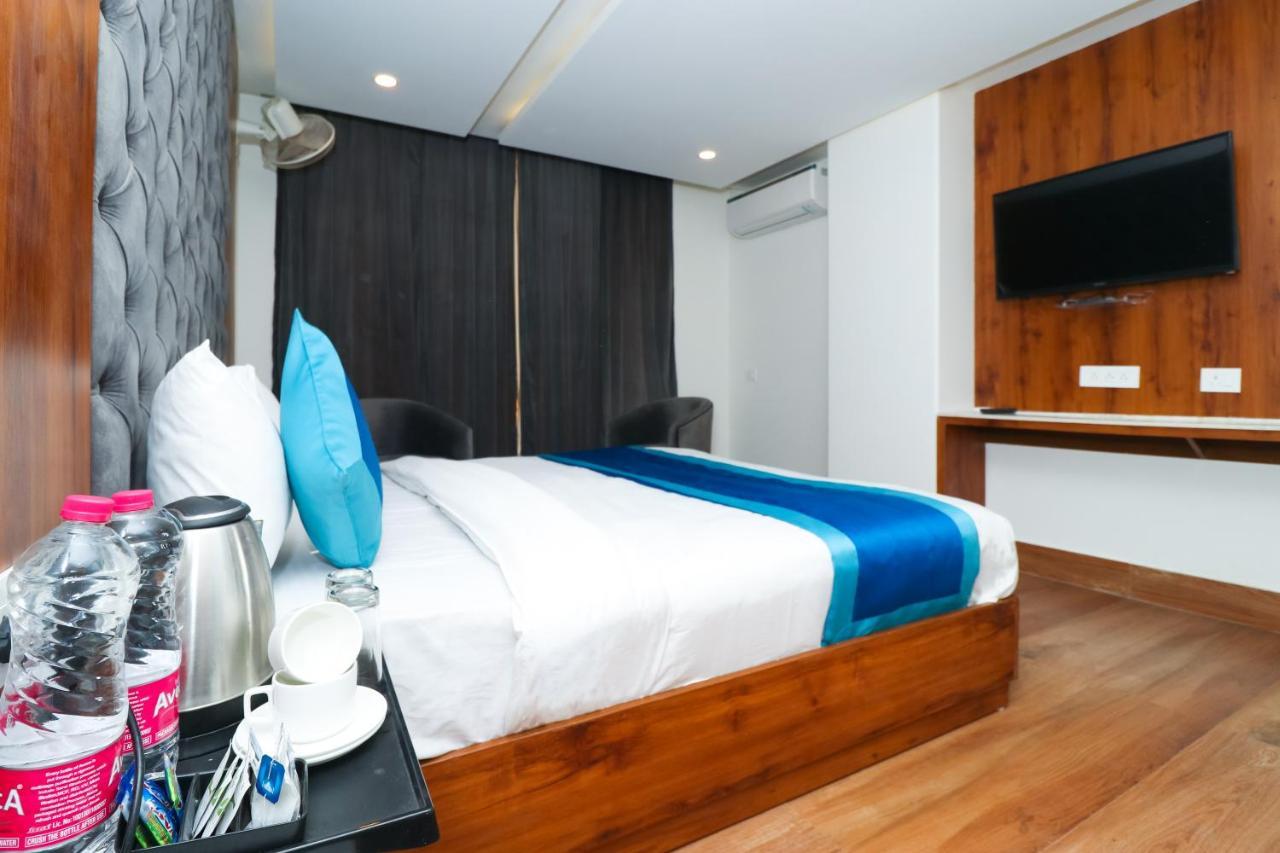 Hotel View - A Boutique Hotel New Delhi Extérieur photo