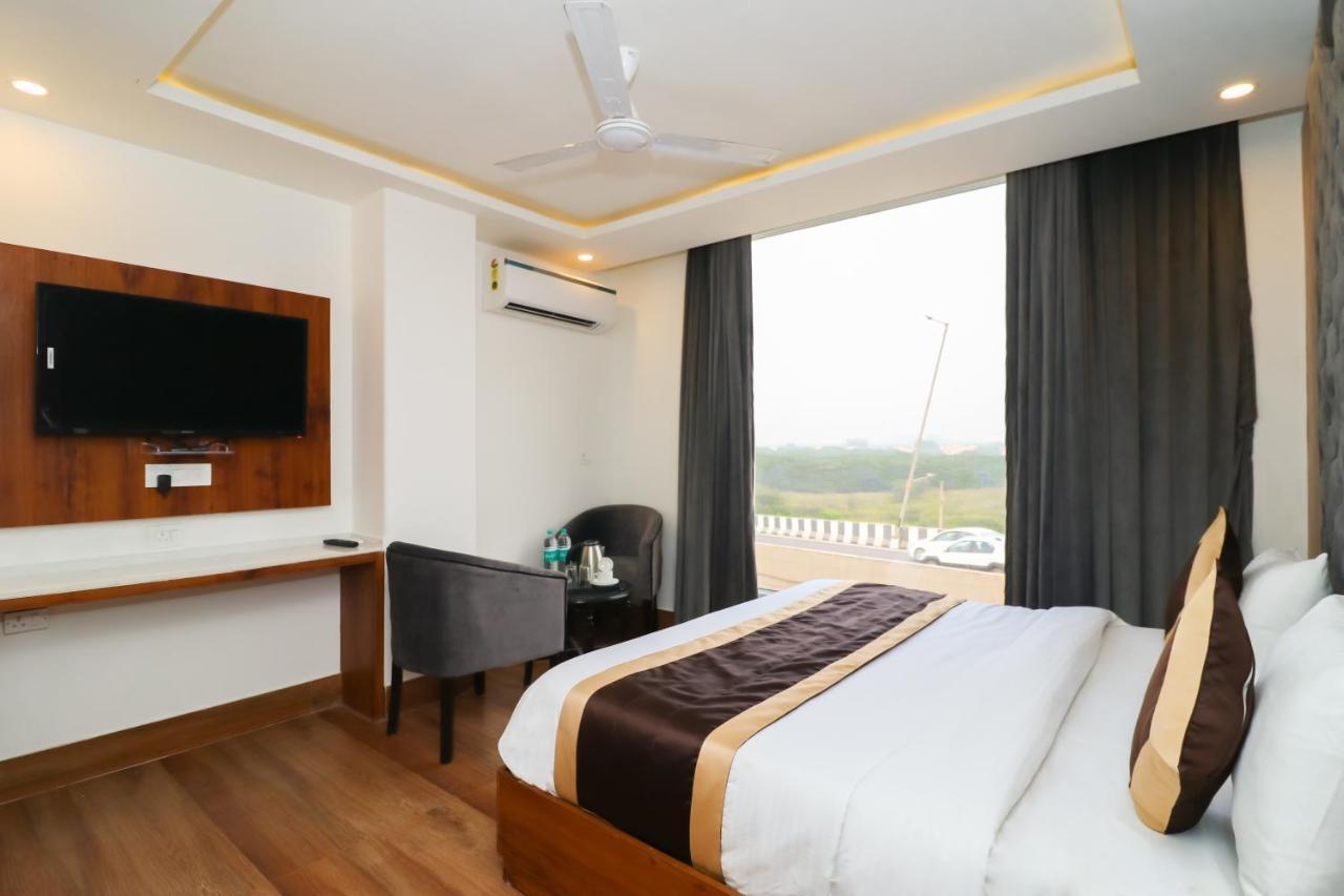 Hotel View - A Boutique Hotel New Delhi Extérieur photo
