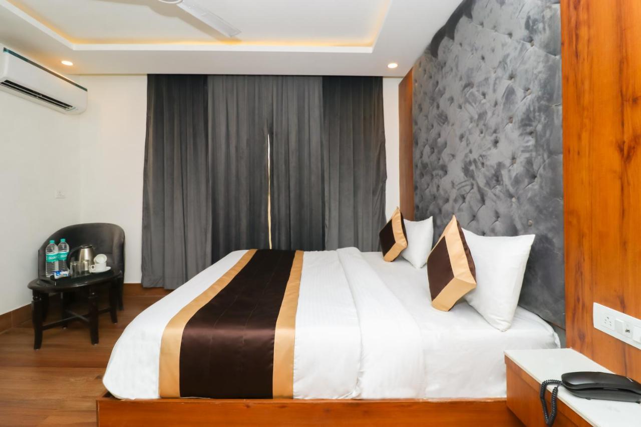 Hotel View - A Boutique Hotel New Delhi Extérieur photo