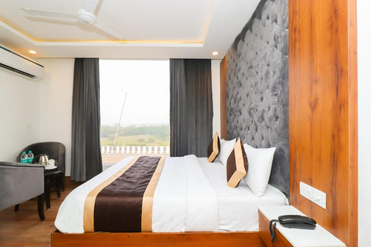 Hotel View - A Boutique Hotel New Delhi Extérieur photo