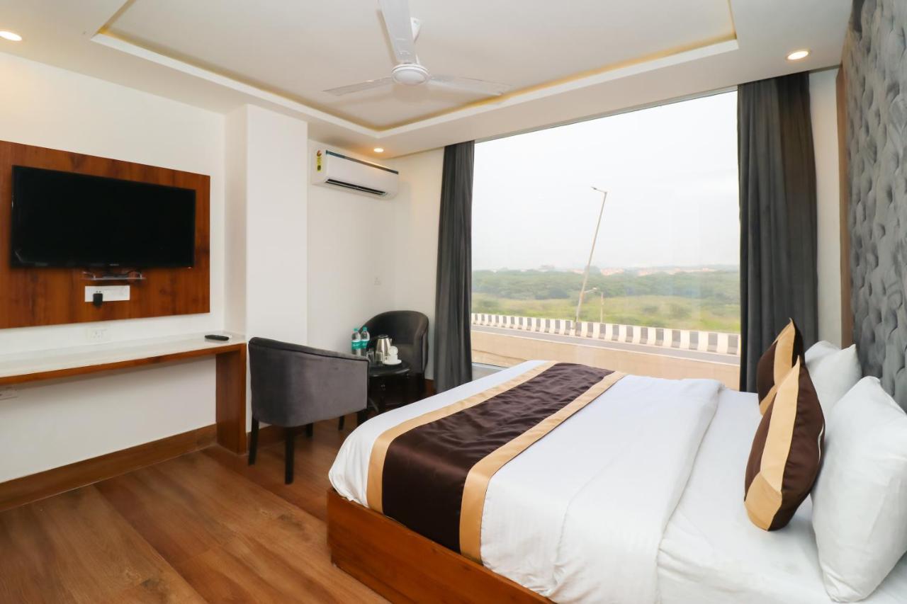 Hotel View - A Boutique Hotel New Delhi Extérieur photo