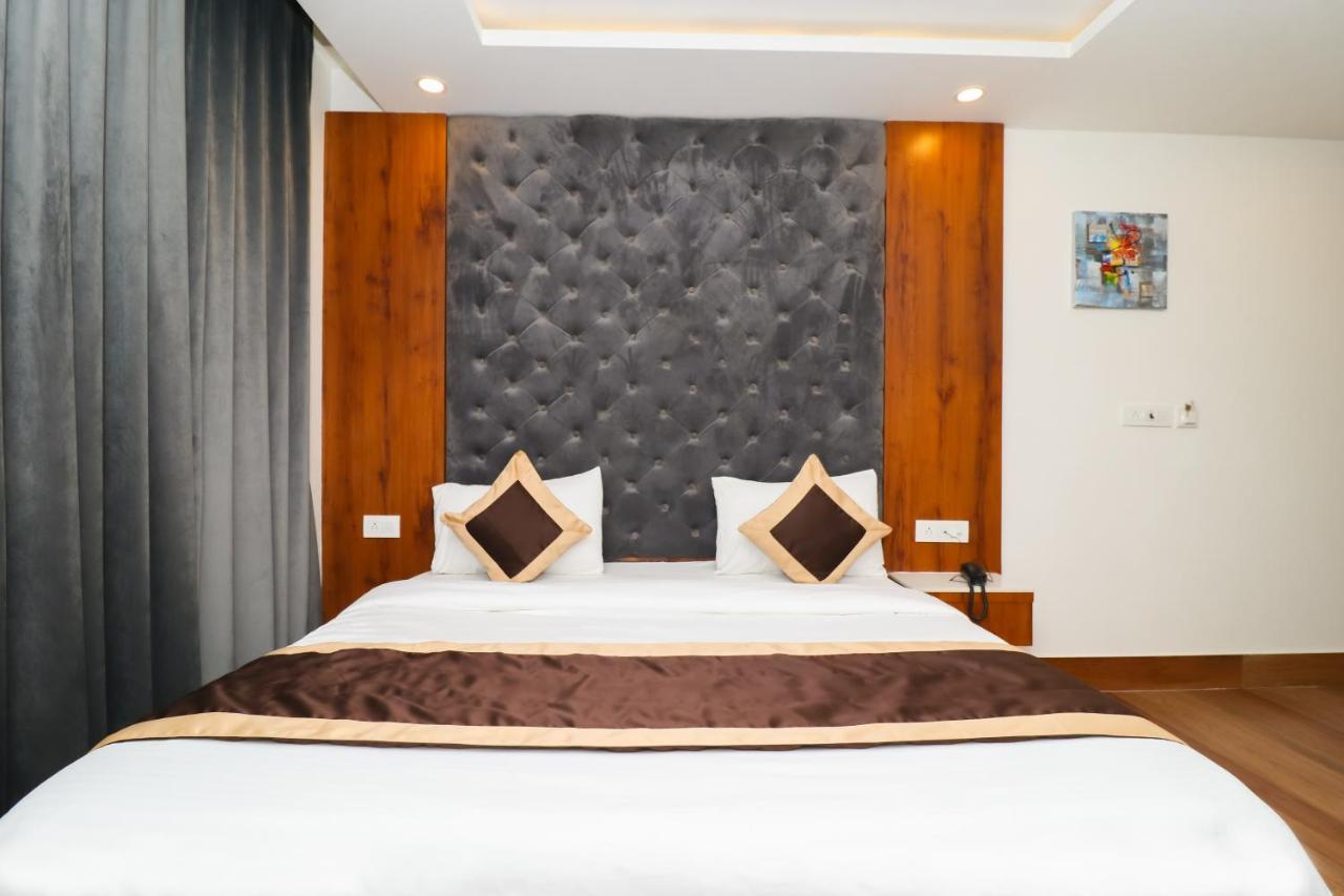 Hotel View - A Boutique Hotel New Delhi Extérieur photo