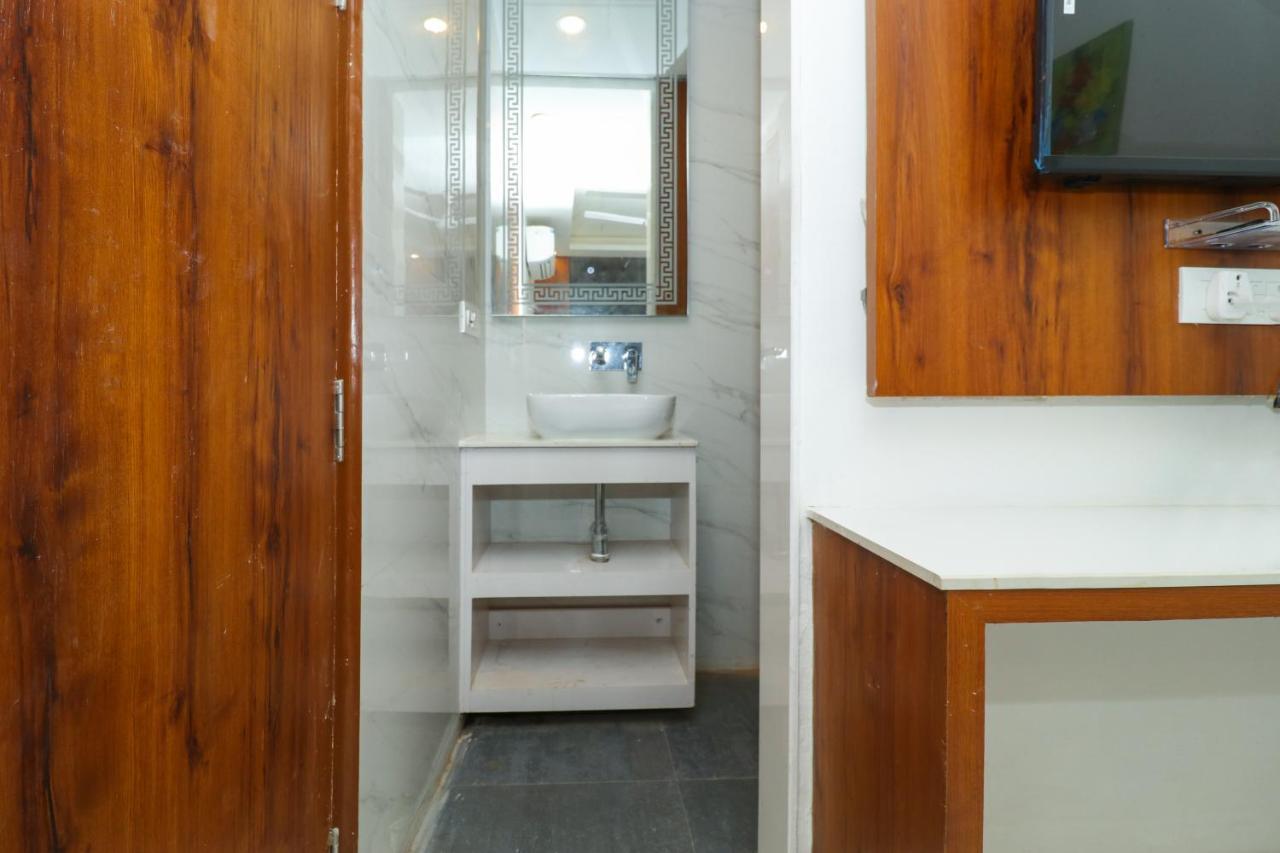 Hotel View - A Boutique Hotel New Delhi Extérieur photo