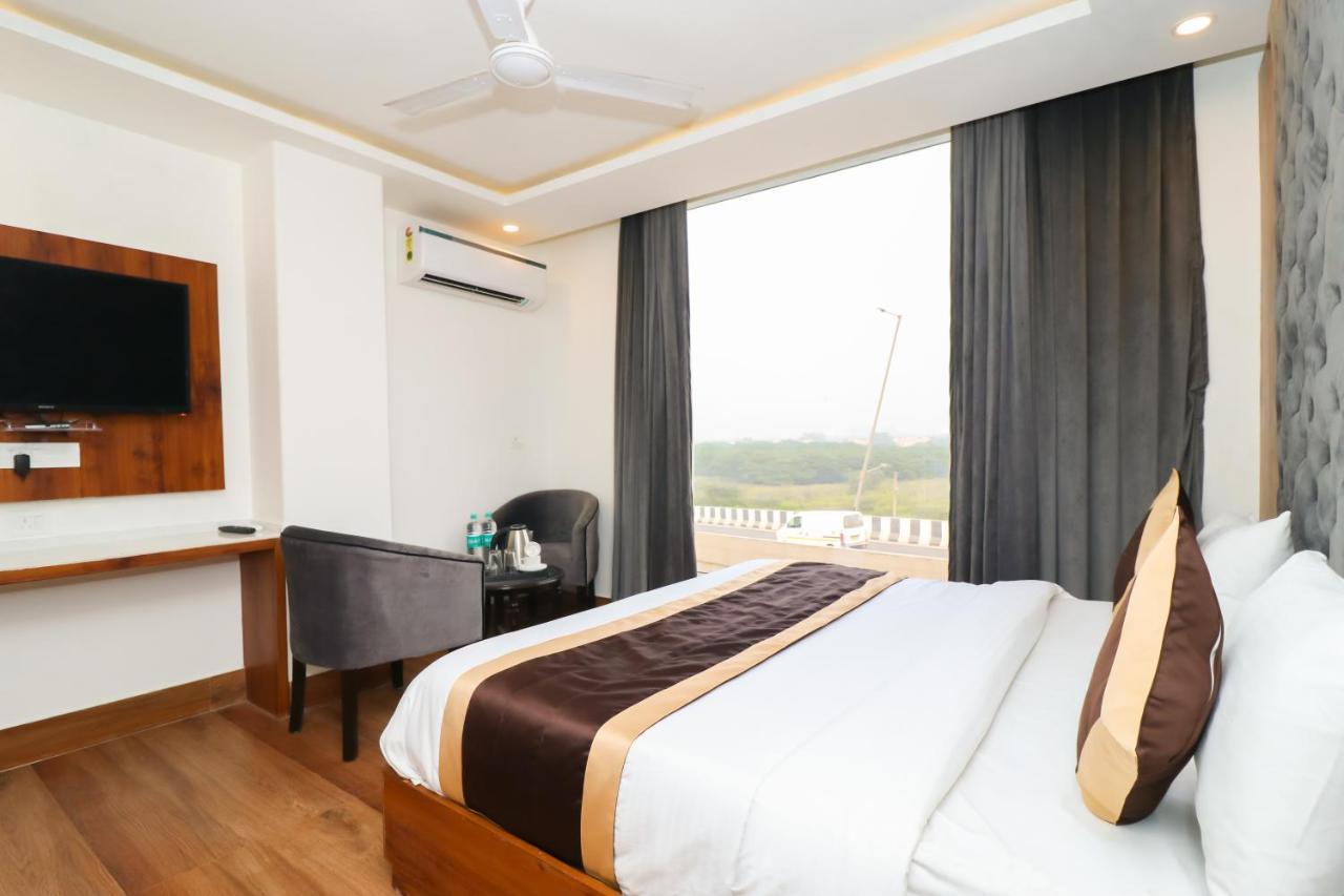 Hotel View - A Boutique Hotel New Delhi Extérieur photo