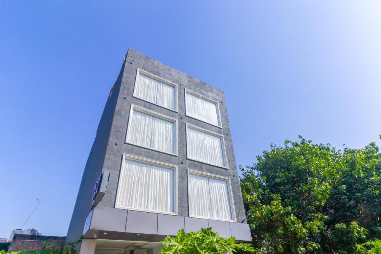 Hotel View - A Boutique Hotel New Delhi Extérieur photo