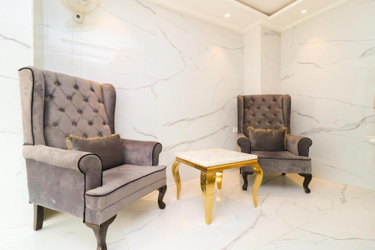 Hotel View - A Boutique Hotel New Delhi Extérieur photo