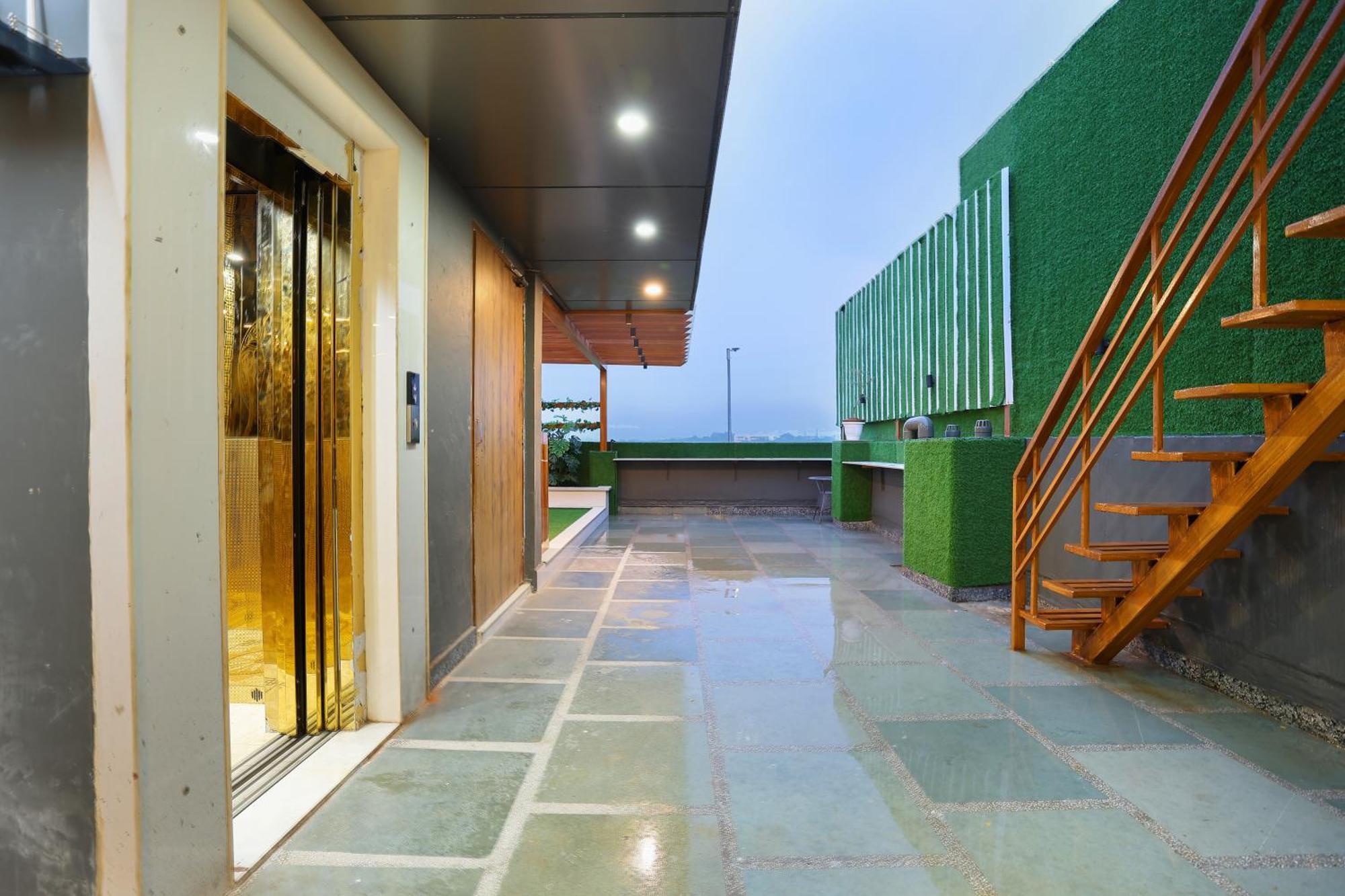 Hotel View - A Boutique Hotel New Delhi Extérieur photo