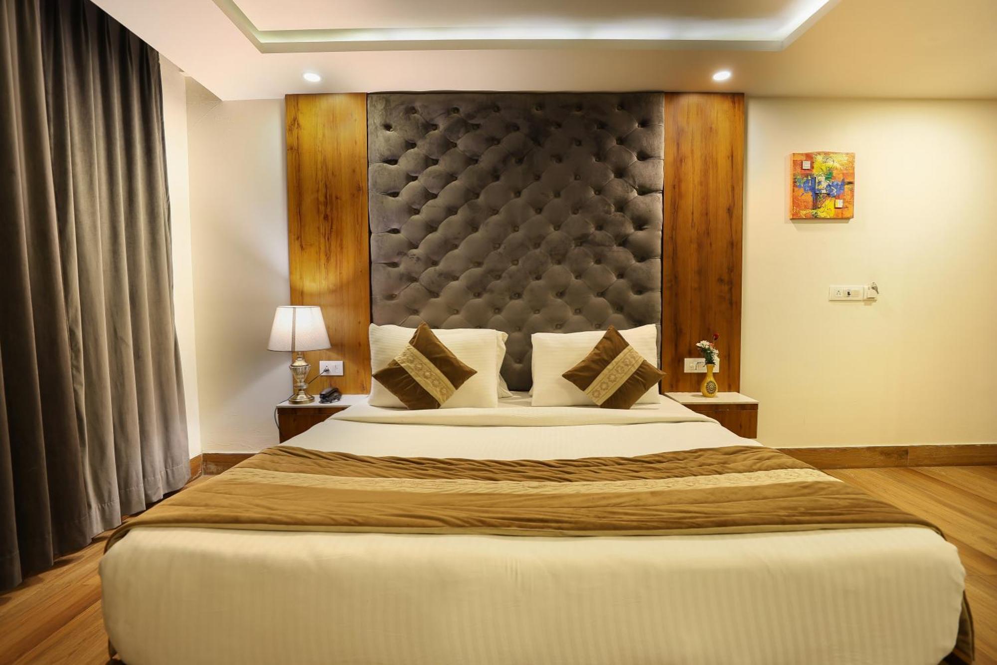 Hotel View - A Boutique Hotel New Delhi Extérieur photo