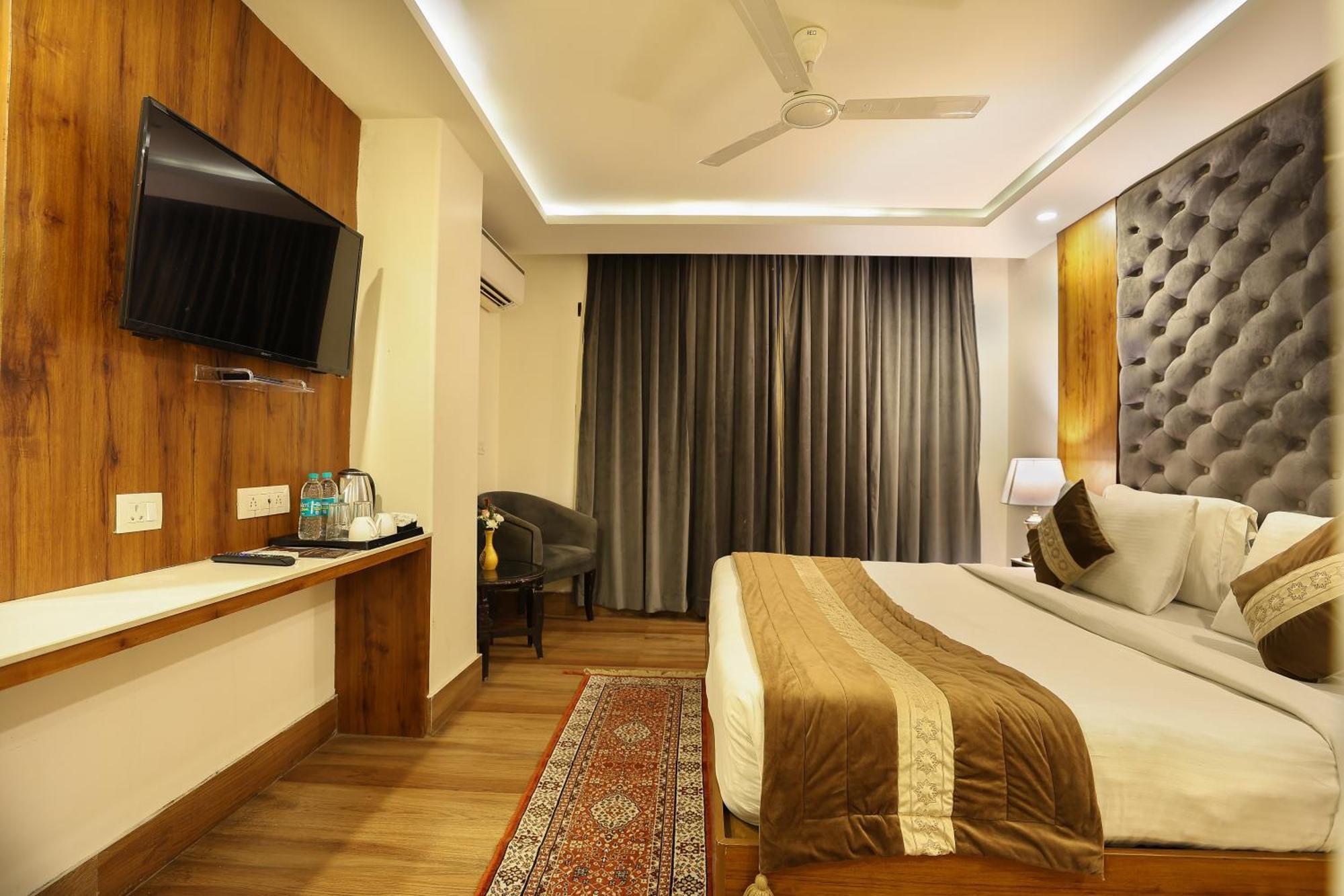Hotel View - A Boutique Hotel New Delhi Extérieur photo