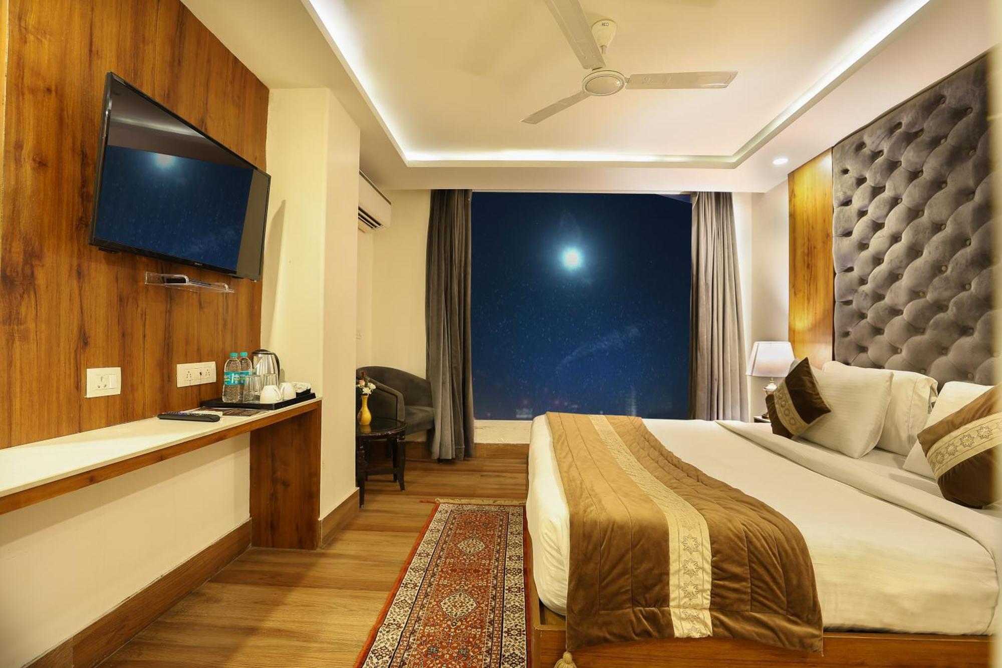 Hotel View - A Boutique Hotel New Delhi Extérieur photo