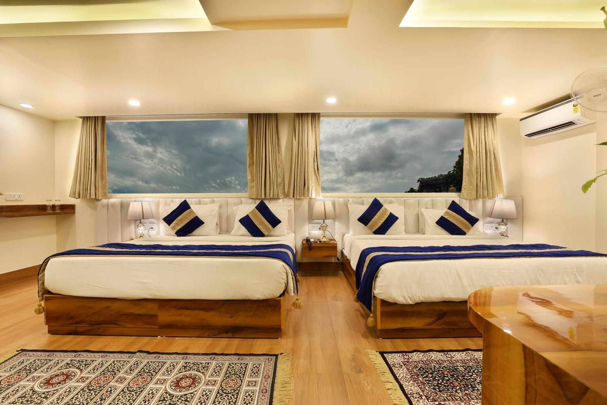 Hotel View - A Boutique Hotel New Delhi Extérieur photo