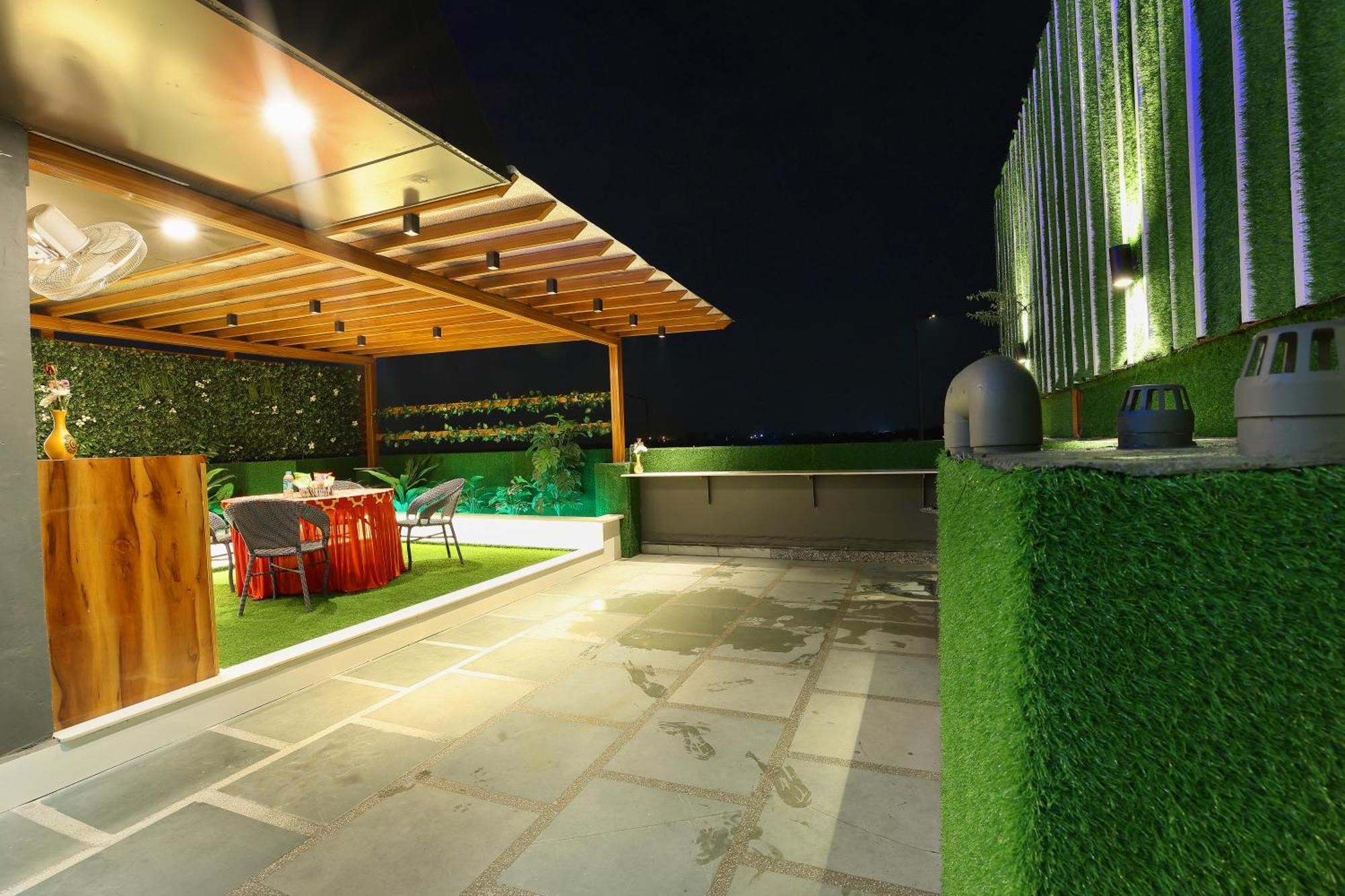 Hotel View - A Boutique Hotel New Delhi Extérieur photo