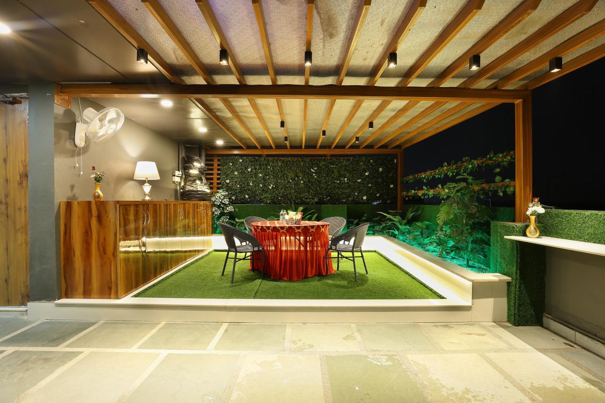 Hotel View - A Boutique Hotel New Delhi Extérieur photo